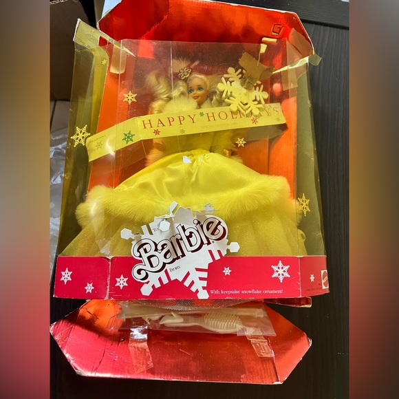 💥VINTAGE💥1989 Holidays Barbie Doll with Keepsake Snowflake Ornament - Picture 7 of 7